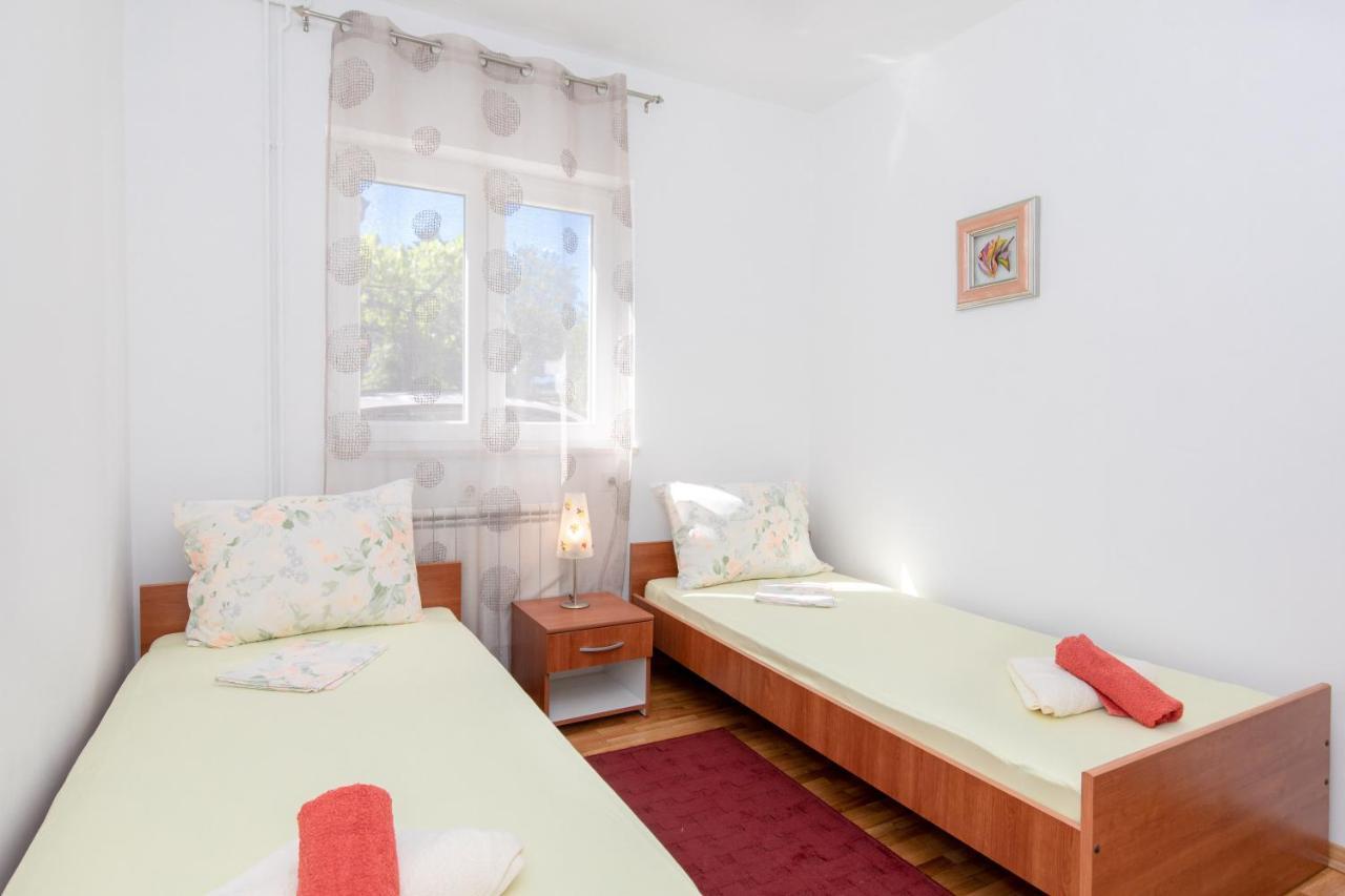 Apartment Lavanda With Beautiful Garden Krk Town Luaran gambar